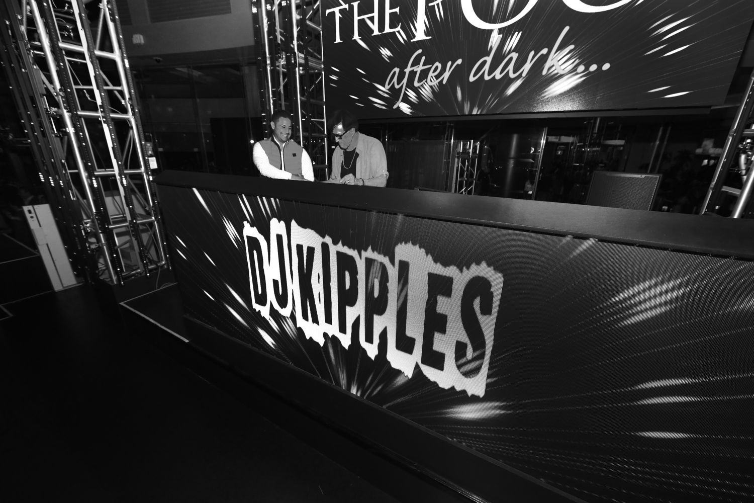 TB540294bw.JPG